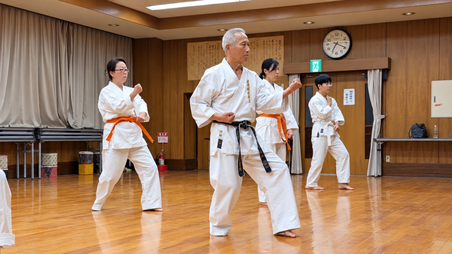 第二若林会館での若林教室の稽古風景